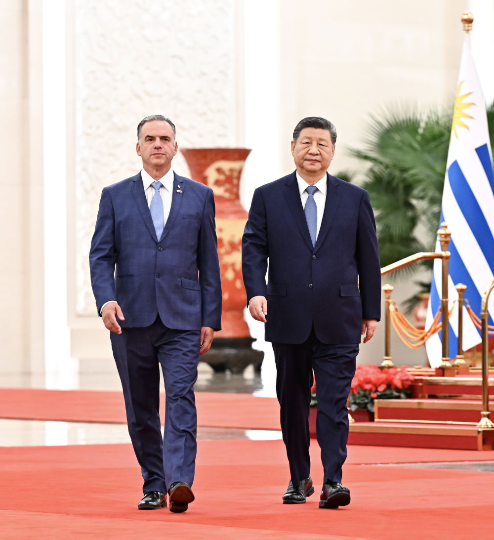 习近平同乌拉圭总统奥尔西举行会谈