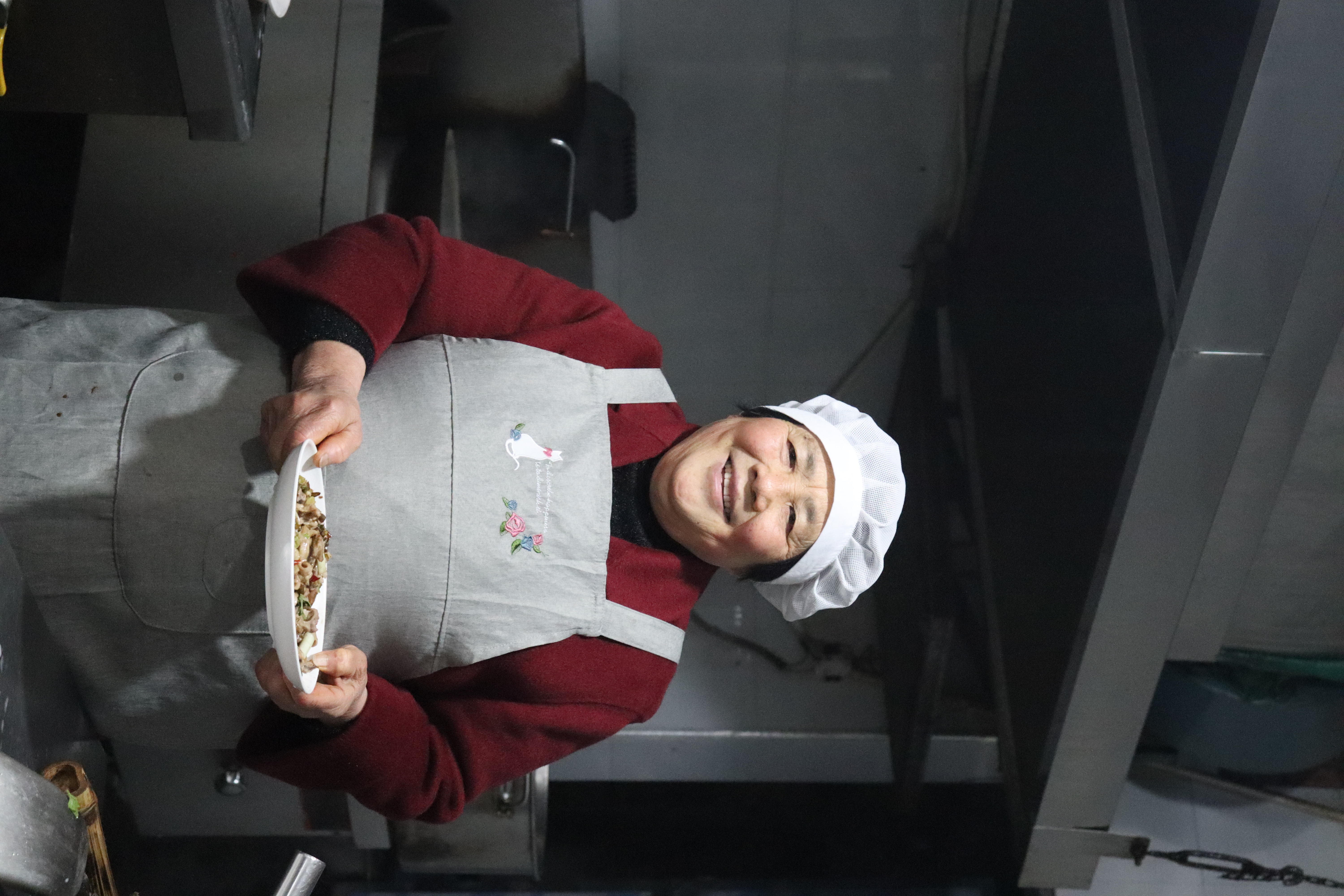 新春走基层|一餐热饭 安顿晚年