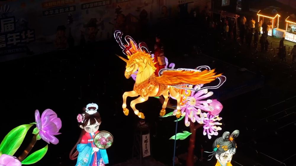 新华视点|春节临近年味浓 烟火气里迎新春 新华视点|春节临近年味浓 烟火气里迎新春