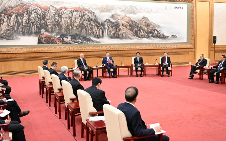 习近平同党外人士共迎新春 习近平同党外人士共迎新春