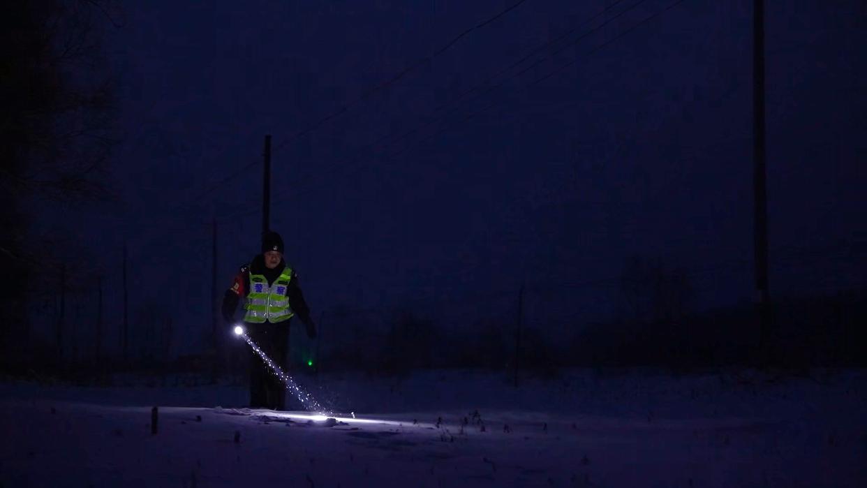2026新春走基层|记者从冻得嘴瓢到鼻子一酸——专访坚守深山小站的民警“老薛”
