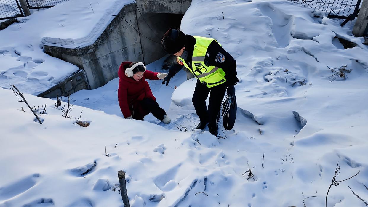2026新春走基层|记者从冻得嘴瓢到鼻子一酸——专访坚守深山小站的民警“老薛”