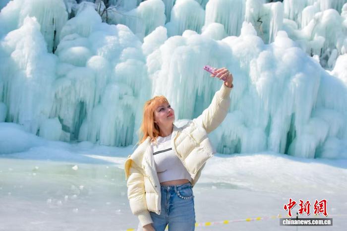 (新春走基层)“洋主播”白丽莎:用镜头捕捉“最炫中国年”