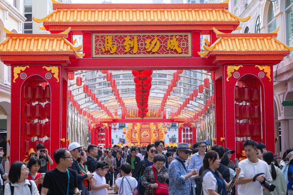 “马”到成功 澳门新春旅游市场开门红