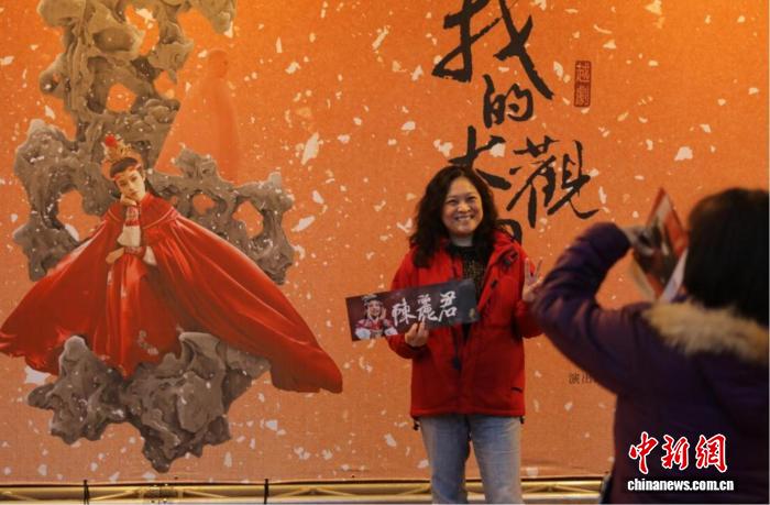 述评：一台好戏，何以连两岸？