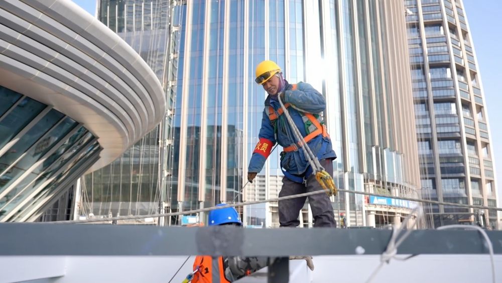 新华视点｜春潮涌动启新程 高质量发展提质提速