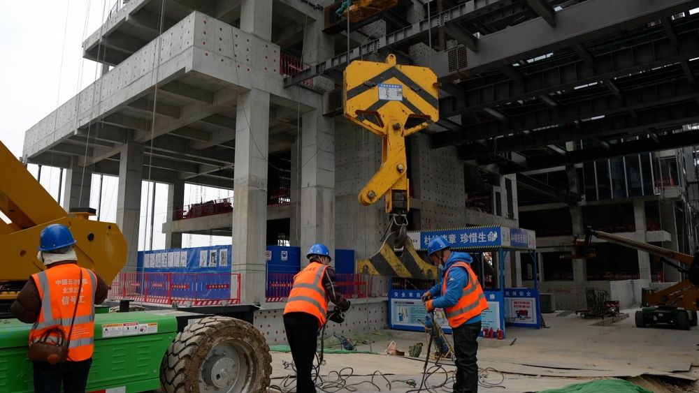 新华视点｜春潮涌动启新程 高质量发展提质提速