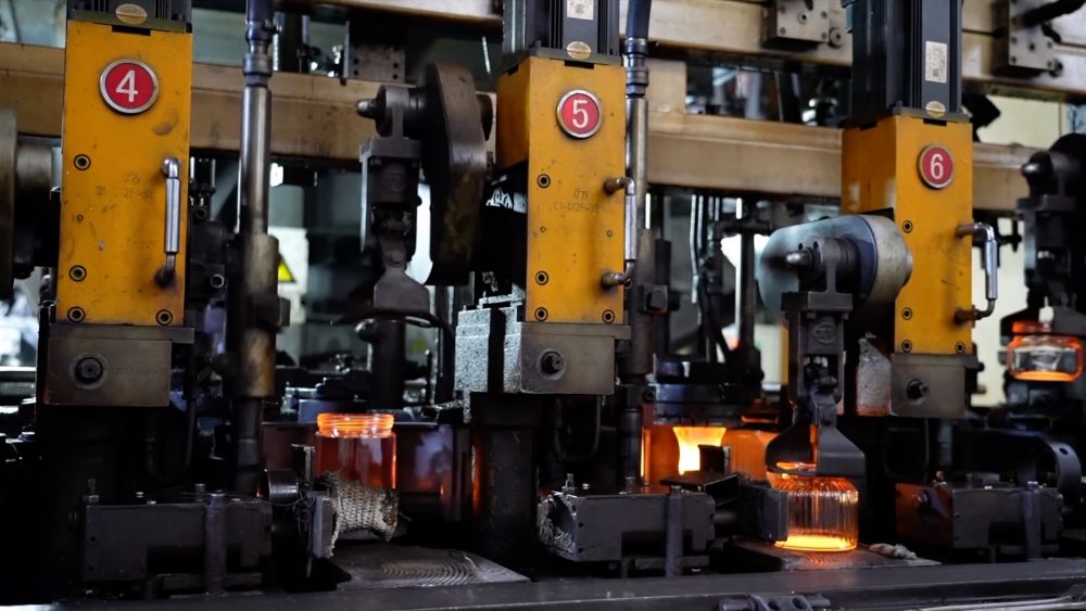 新华视点｜春潮涌动启新程 高质量发展提质提速