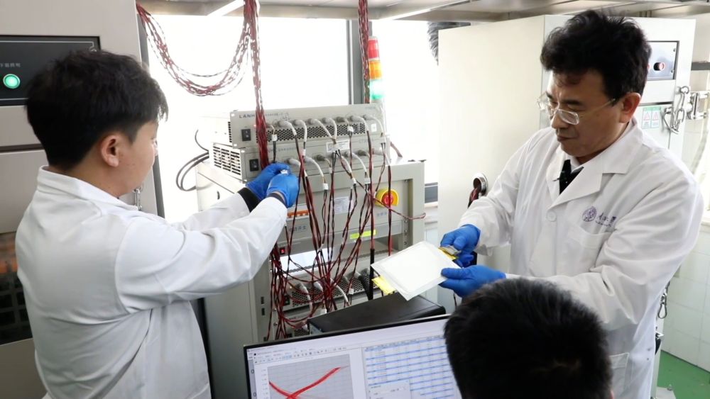 新华视点｜春潮涌动启新程 高质量发展提质提速