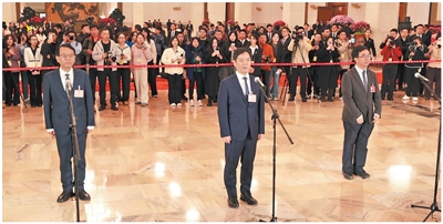 首场委员通道,共话奋进“十五五”(现场·委员通道)