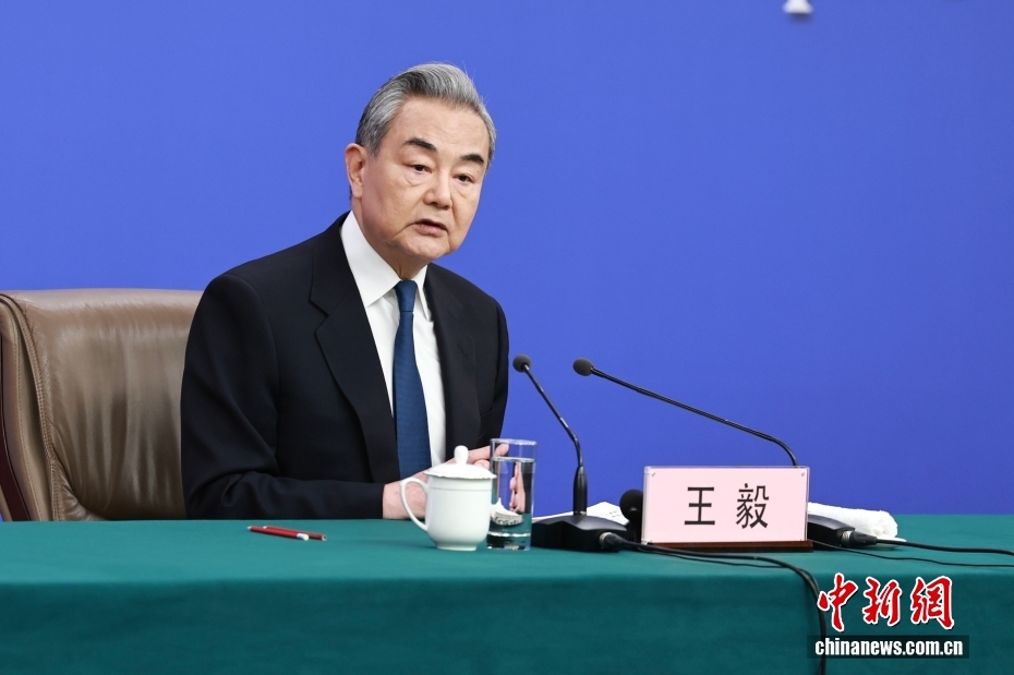 十四届全国人大四次会议举行外交主题记者会