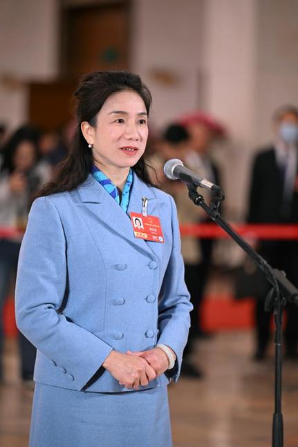 黄花春代表答光明日报记者问：纾解青少年心理问题，爱心是基础专业是钥匙