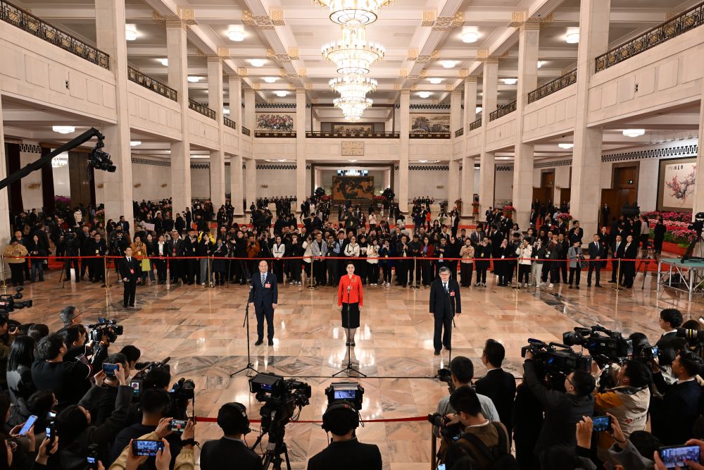 记者观察｜三场“委员通道”，问答之间架起“连心桥”