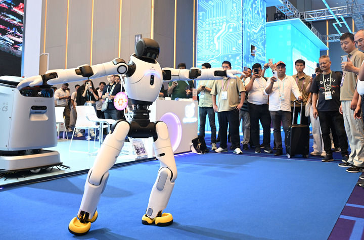 总书记激励干部群众奋力谱写服务业高质量发展新篇章