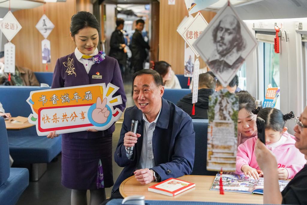 多彩活动迎接“全民阅读活动周”