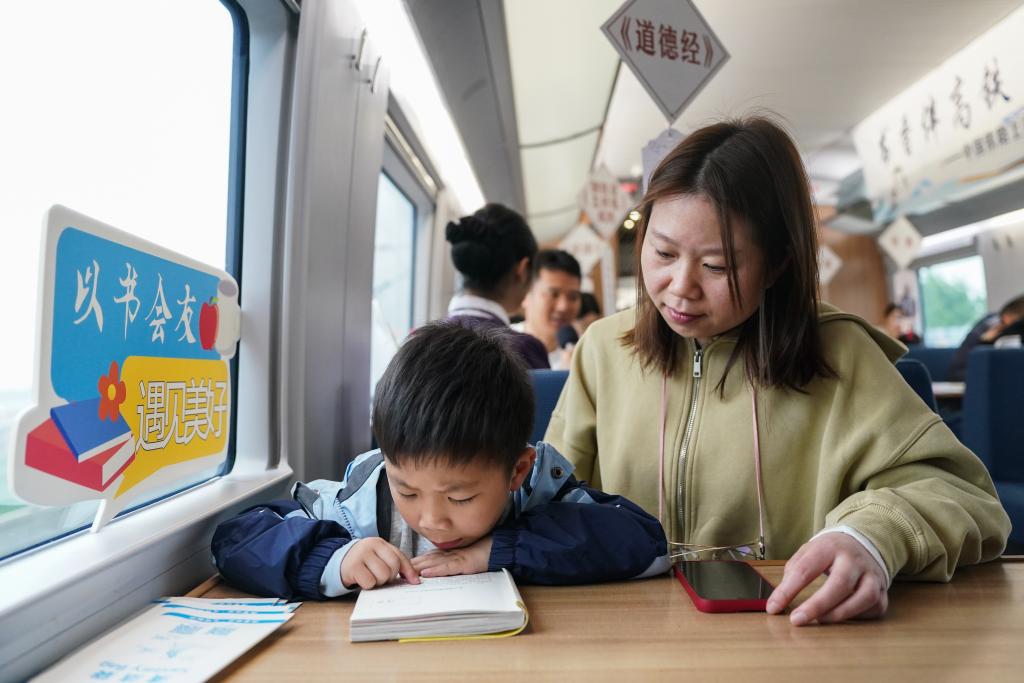 多彩活动迎接“全民阅读活动周”