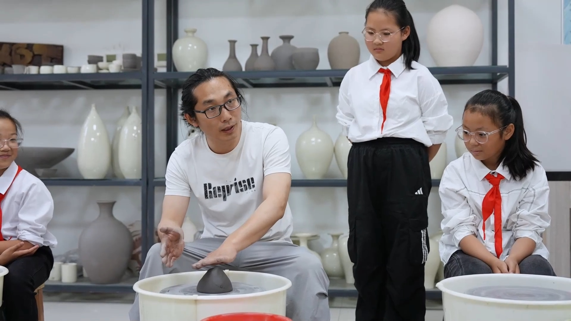 新华视点|一地一特色 产业促振兴