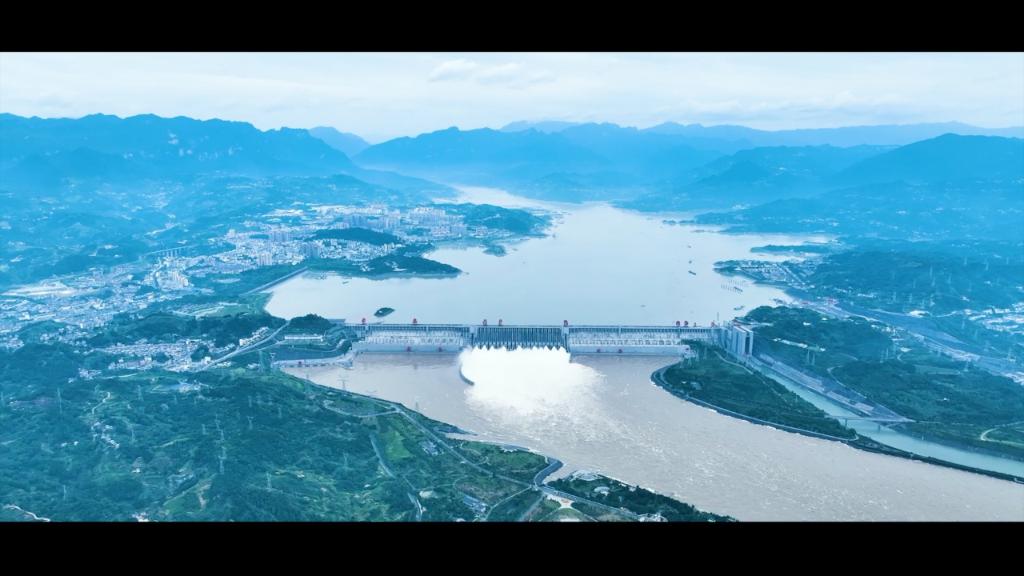 江脉新途 三峡新通道畅连万里长江