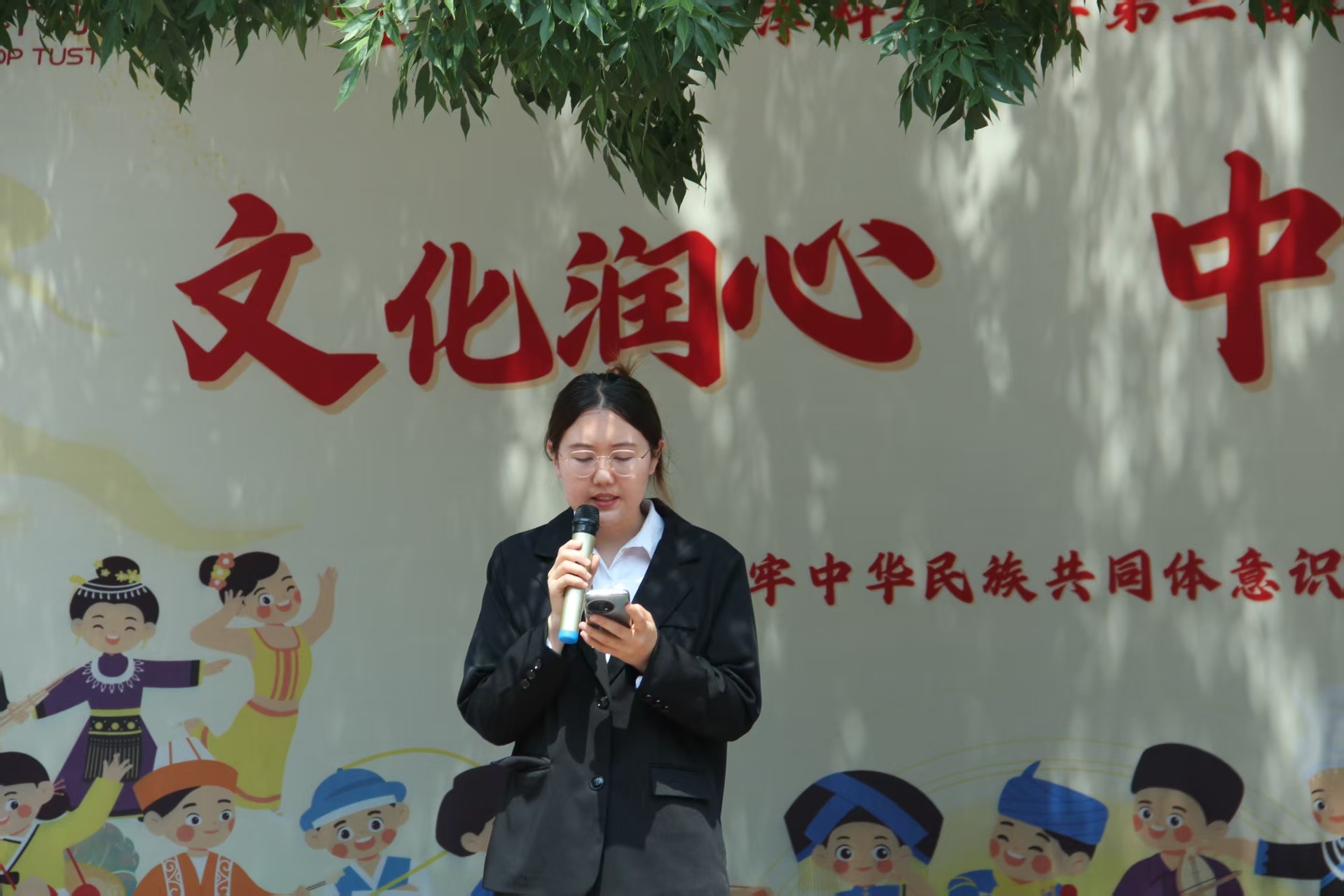 【青春华章 以毕业为名】奋斗青春皆滚烫 追光路上自有光