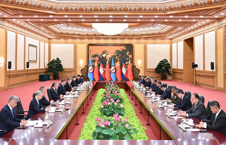 习近平会见柬埔寨人民党主席、参议院主席洪森