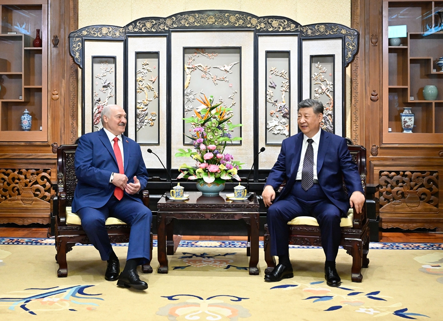 习近平会见白俄罗斯总统卢卡申科