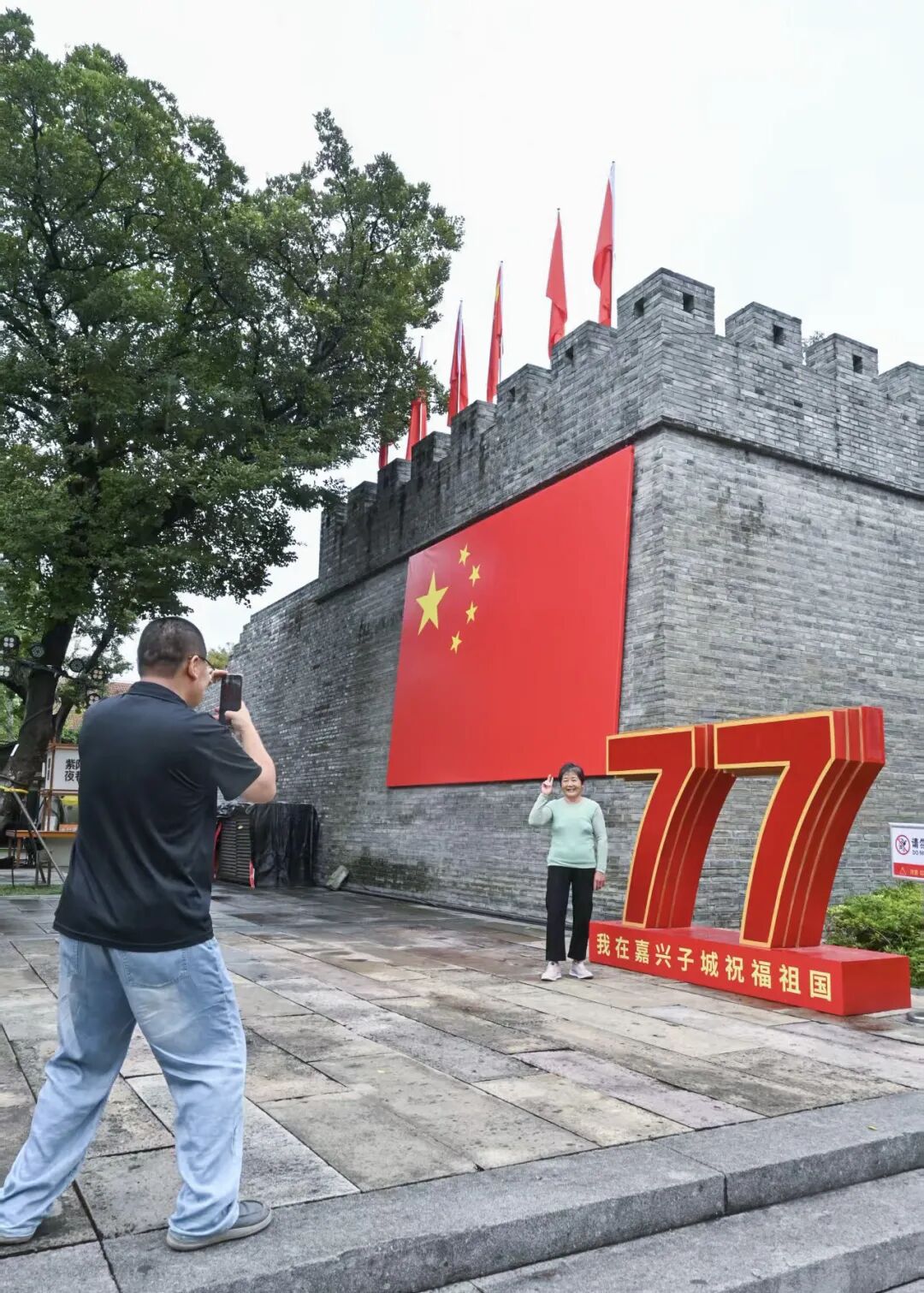 这两天,朋友圈都是“中国红”