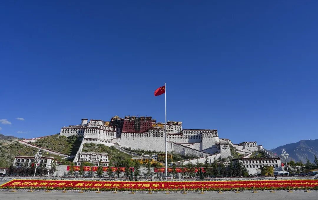 这两天,朋友圈都是“中国红”
