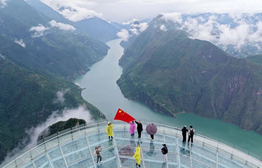 这两天,朋友圈都是“中国红”