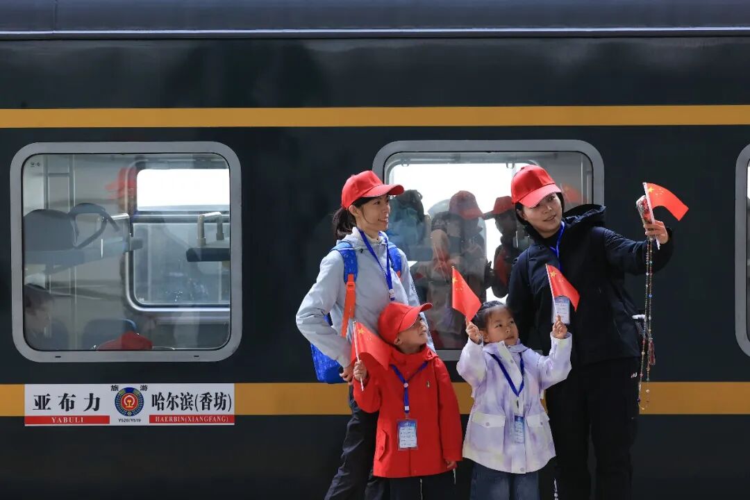 这两天,朋友圈都是“中国红”