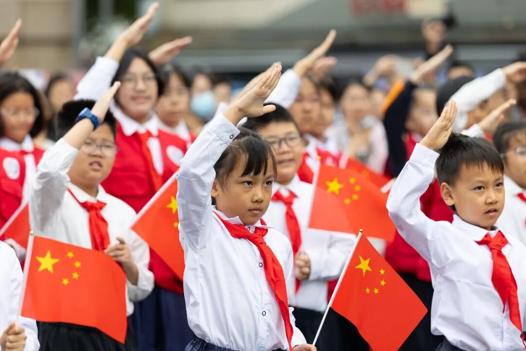 这两天,朋友圈都是“中国红”