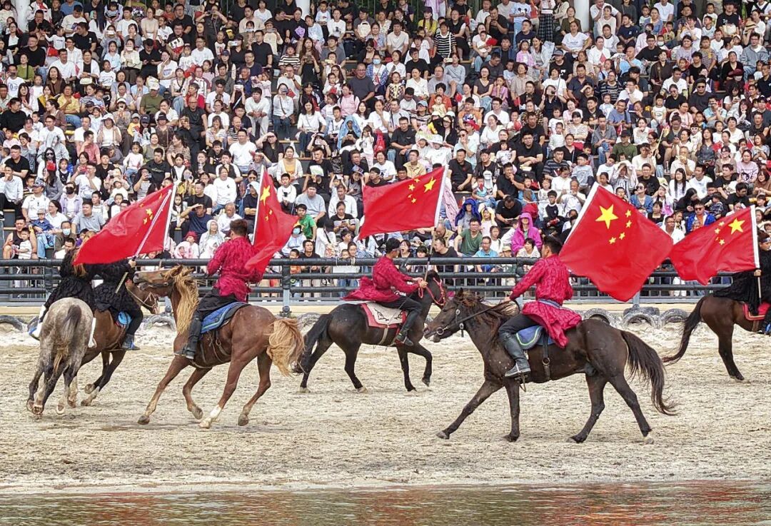 这两天,朋友圈都是“中国红”
