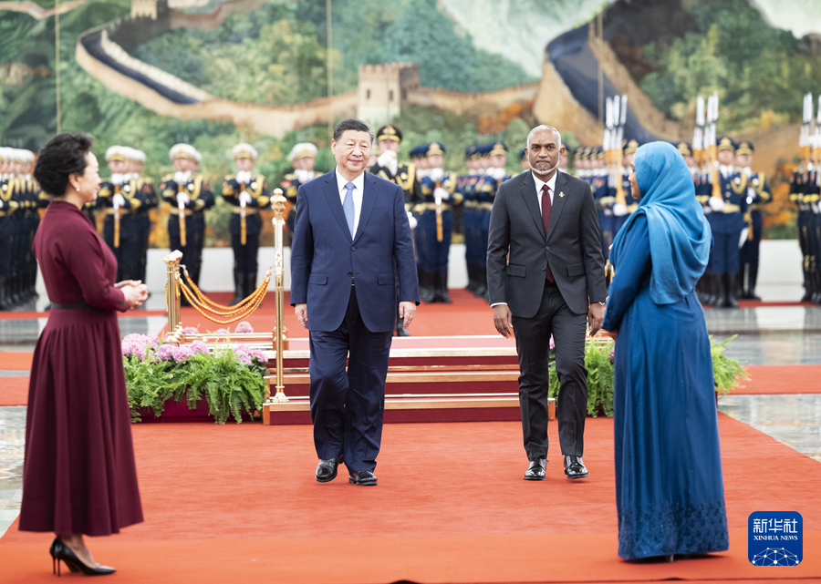 习近平同马尔代夫总统穆伊兹会谈