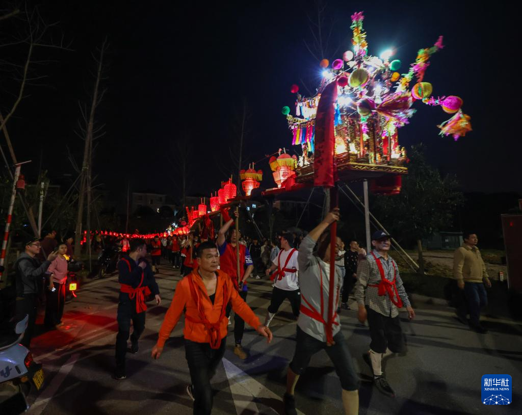 新春走基层｜浙江金华：乡村板凳龙闹元宵