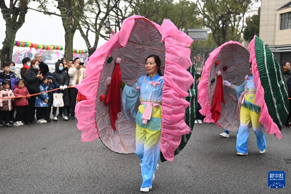 江南水乡“踩街”闹元宵