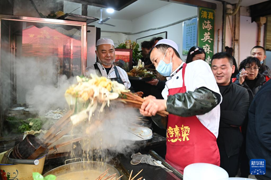 赏花游、小城游……清明踏春绽放消费新活力