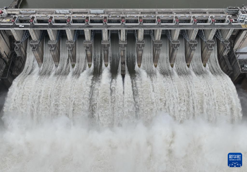 福建水口水电站开闸泄洪