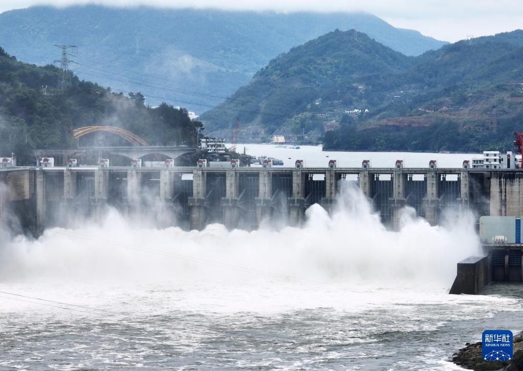 福建水口水电站开闸泄洪