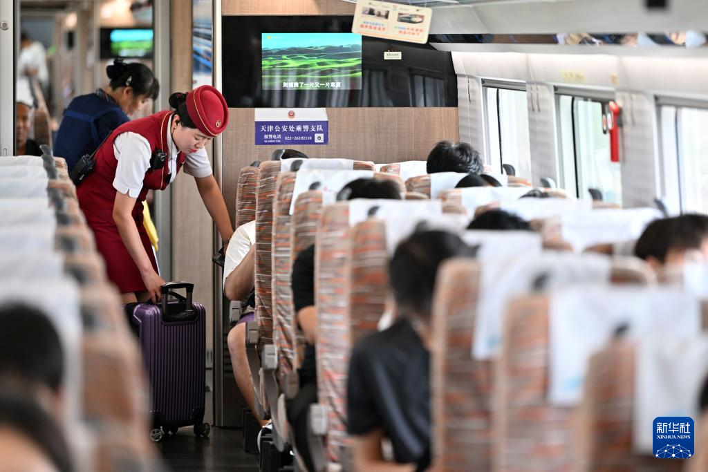 津兴城际铁路迎暑运客流高峰