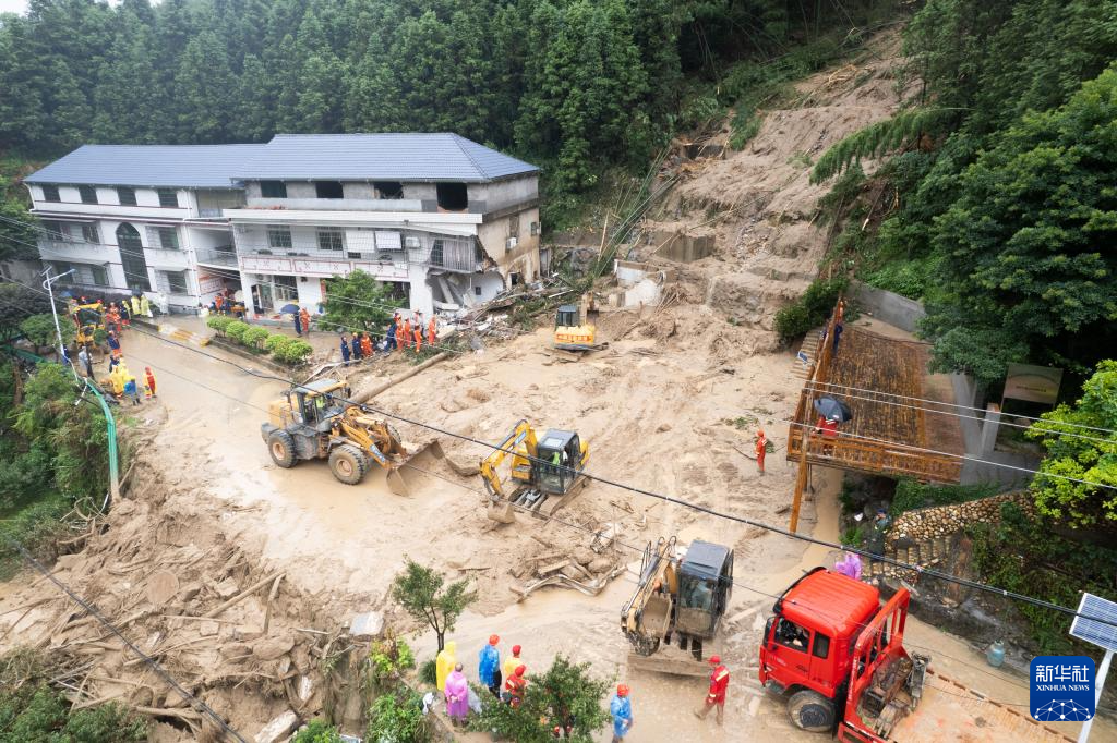 湖南衡阳南岳区突发山体滑坡已致15人遇难 现场救援结束