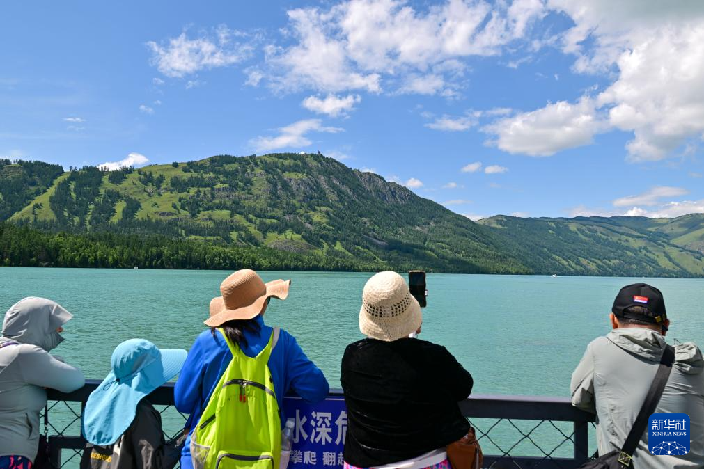 新疆旅游热度攀升 多地迎来客流高峰