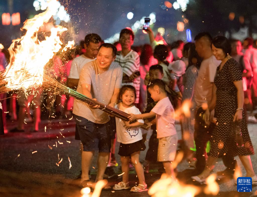 2024年凉山彝族火把节点燃夏日狂欢夜