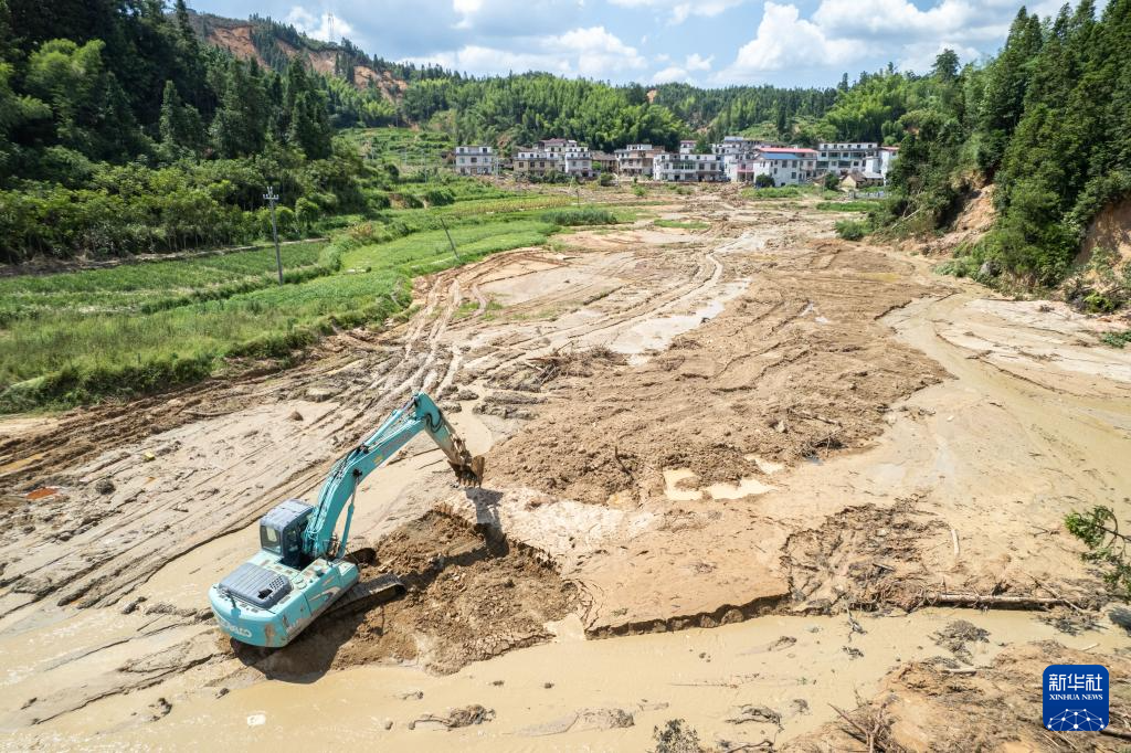 湖南资兴：暴雨过后 全力以“复”