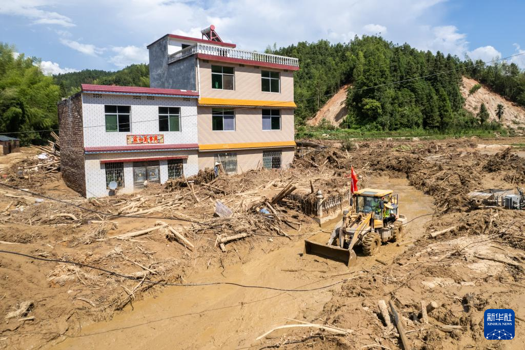 湖南资兴：暴雨过后 全力以“复”