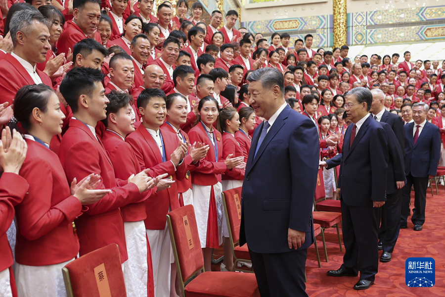 习近平接见第33届奥运会中国体育代表团 赵乐际王沪宁蔡奇李希韩正参加接见