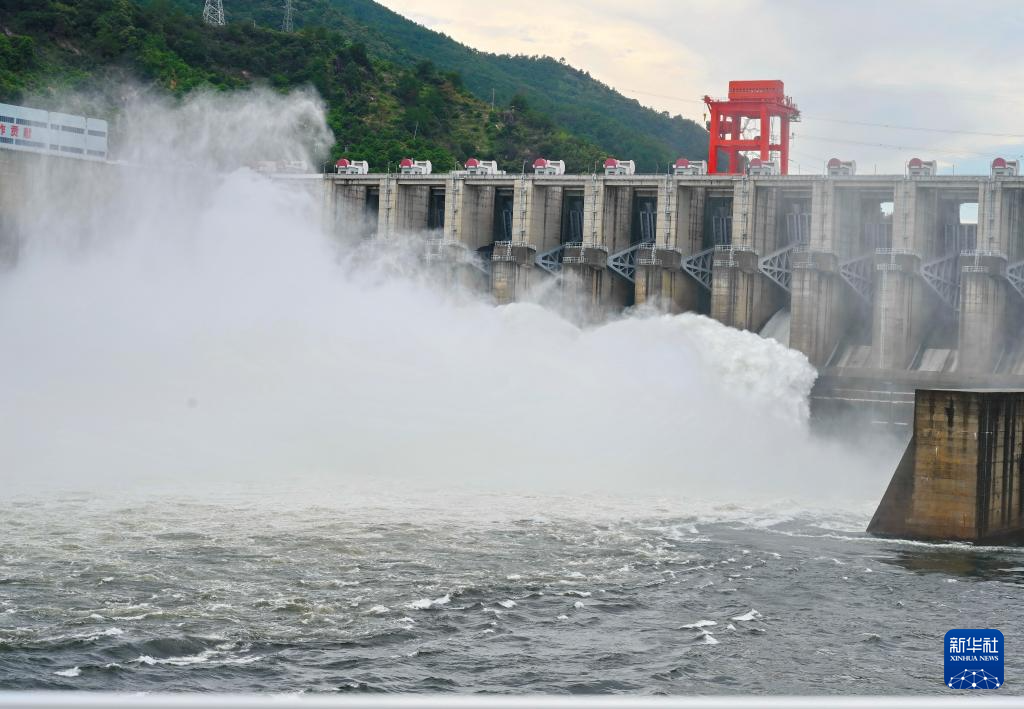 福建水口水电站开启今年第六次泄洪