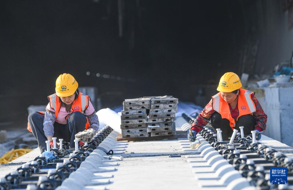 新建重庆至黔江铁路建设顺利推进