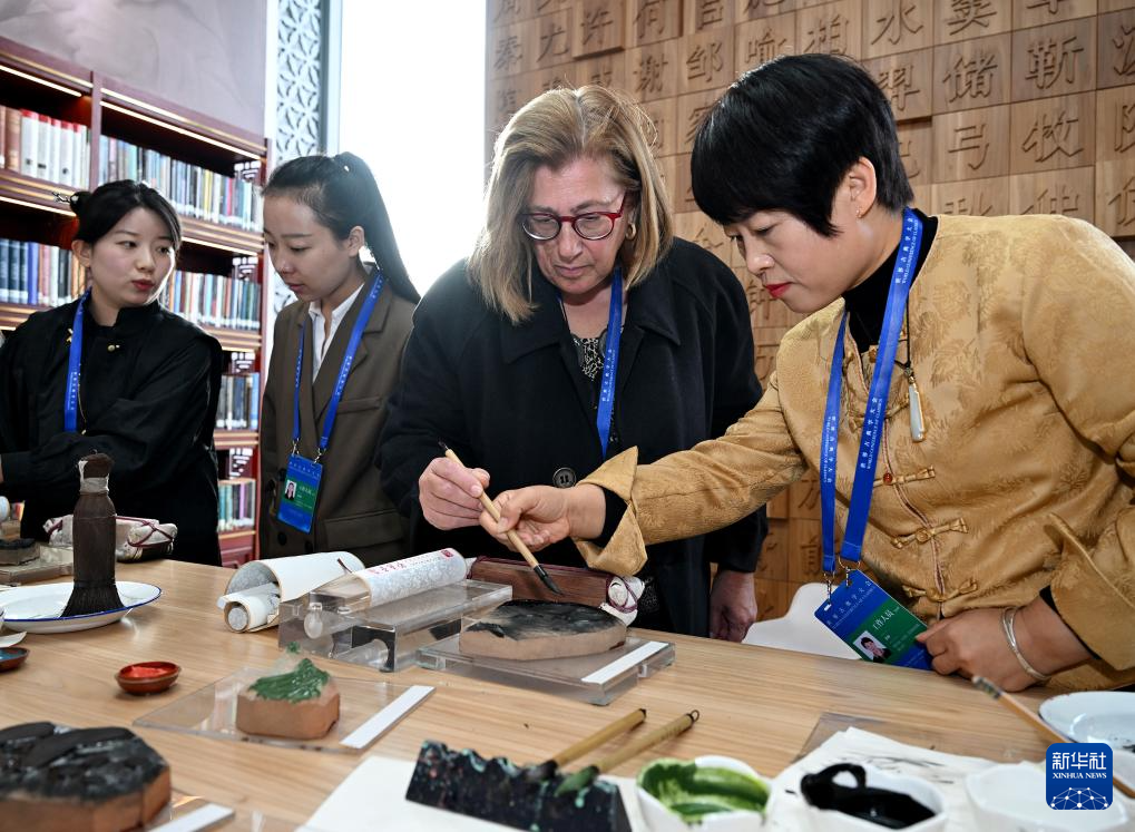 首届世界古典学大会古典学研究成果展在京举办