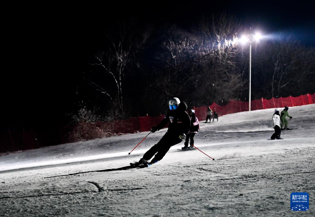 中国长白山区全面开启新雪季