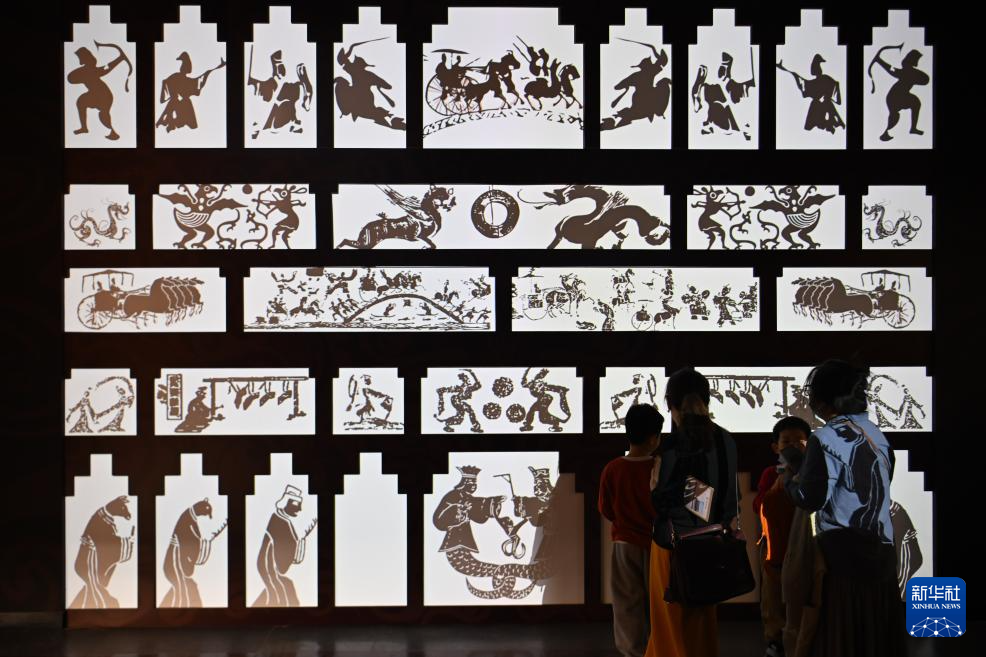 天津博物馆展出近400件(套)秦汉文物