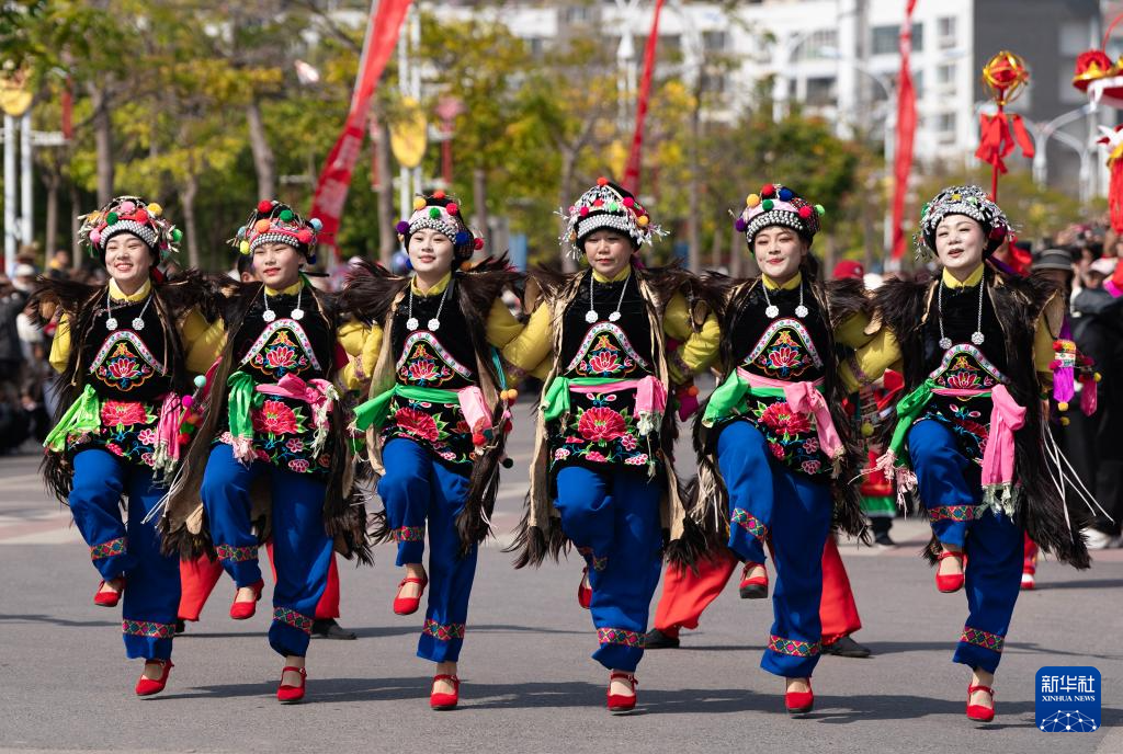 云南南涧:正月初九闹龙灯